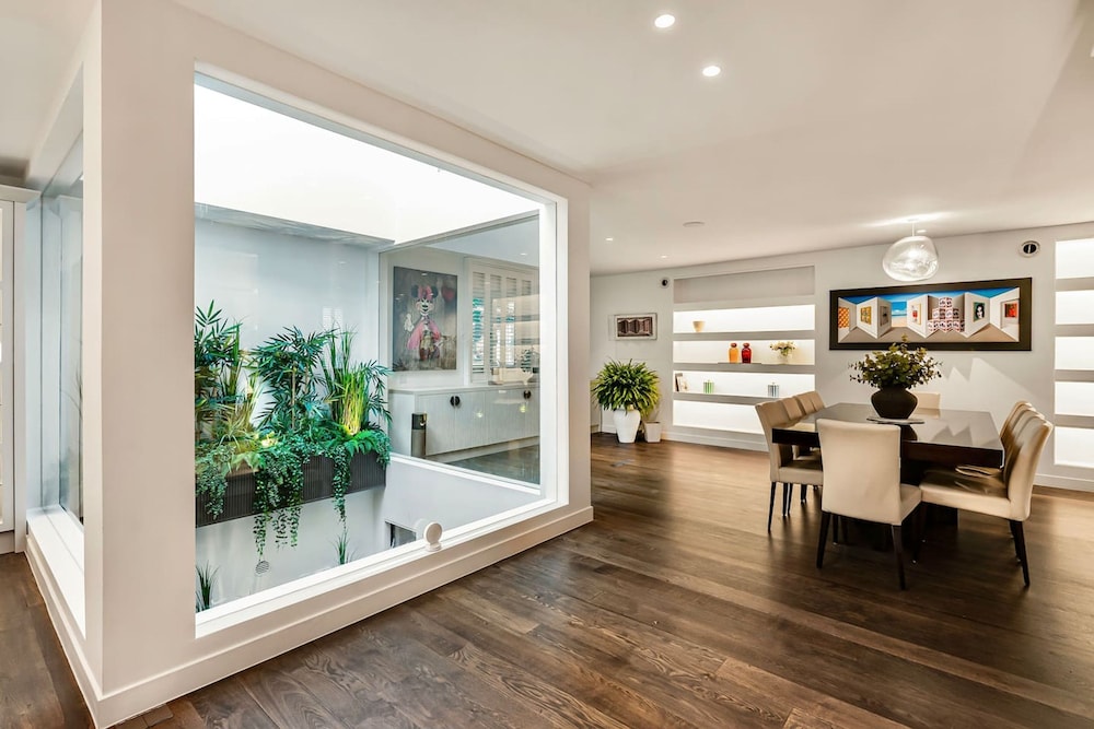 London Mews Home w Glass Atrium Terrace