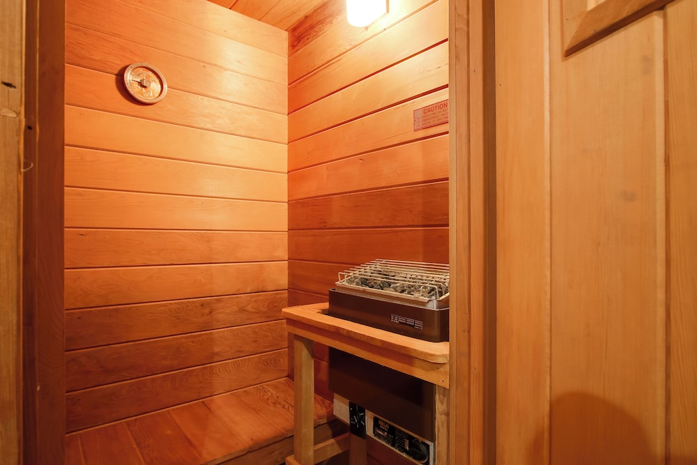 Golf + Hike: Nature Escape w/ Sauna in Hephzibah