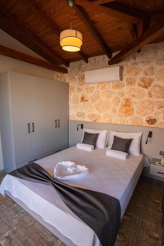 Terra Rossa Stone Houses Otel Kaş