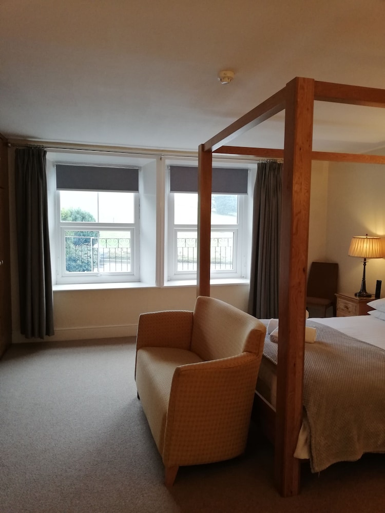 Newton House Hotel