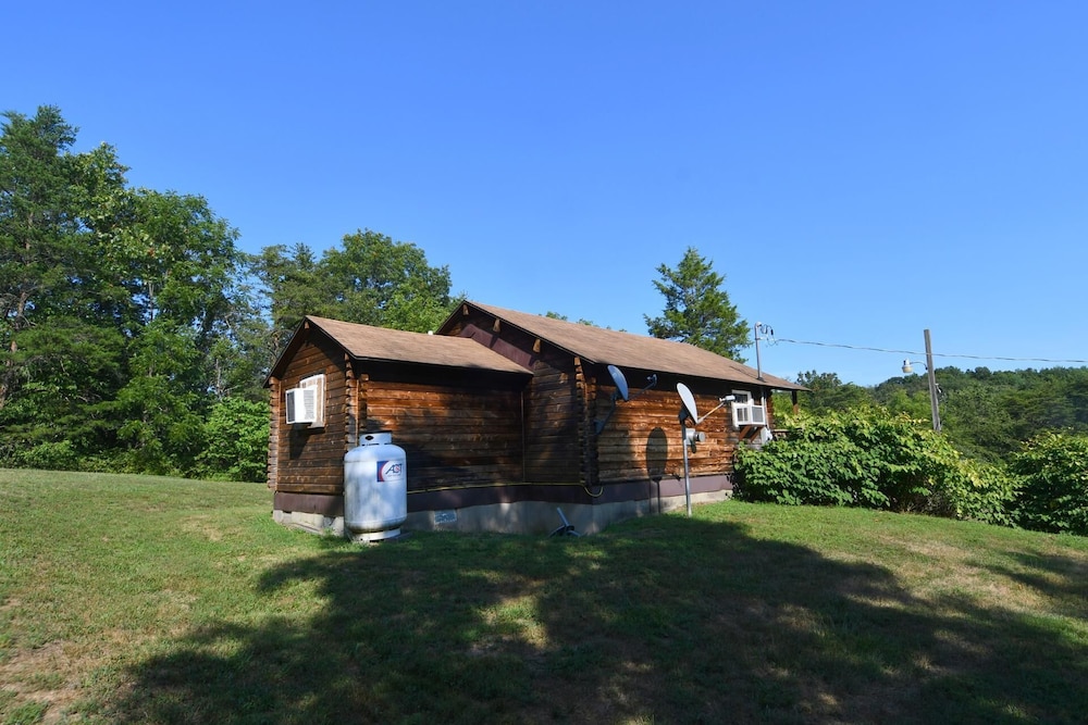 Whispering Hills - Couples Getaway - Property Image 6