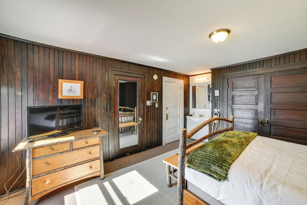 Hatch's Landing: Lake Ostego Home