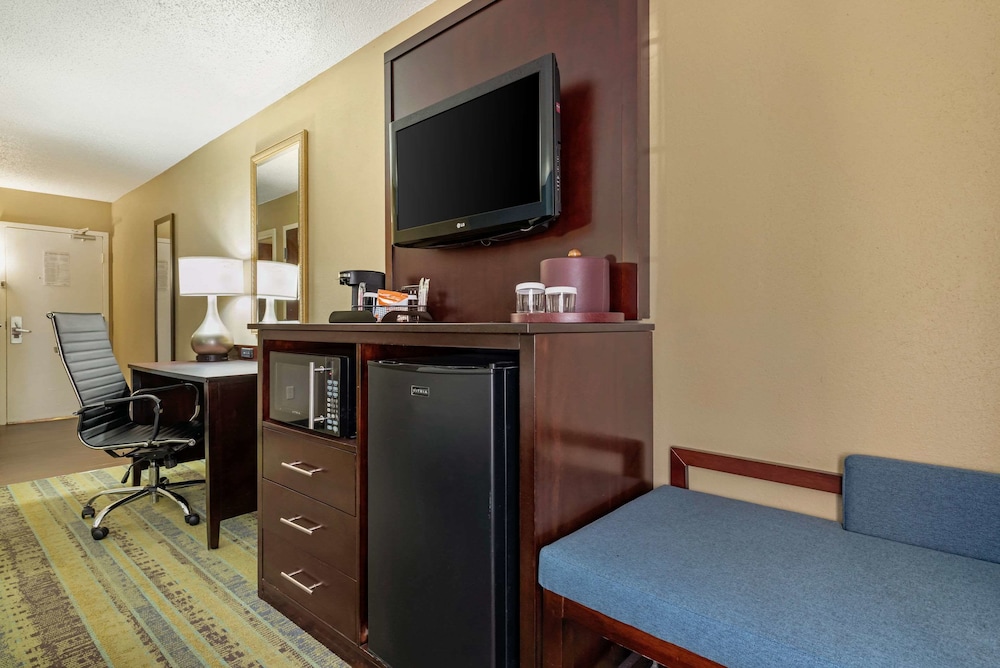 Lexington Vacations - Clarion Hotel Conference Center - North - Property Image 103