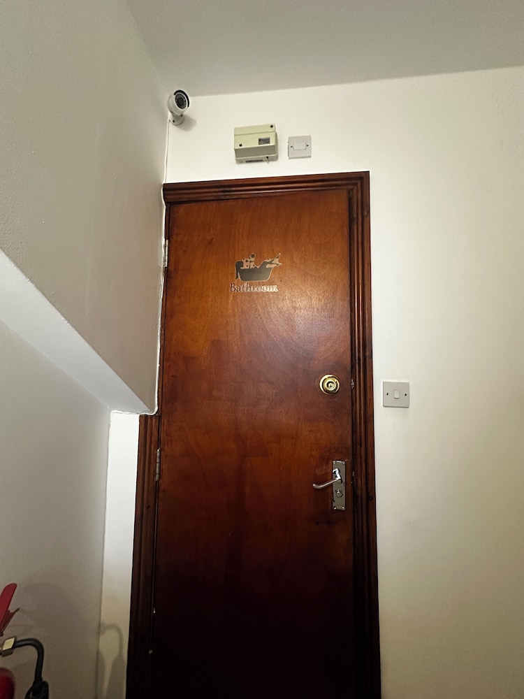 Heathrow roomzzzz B&B