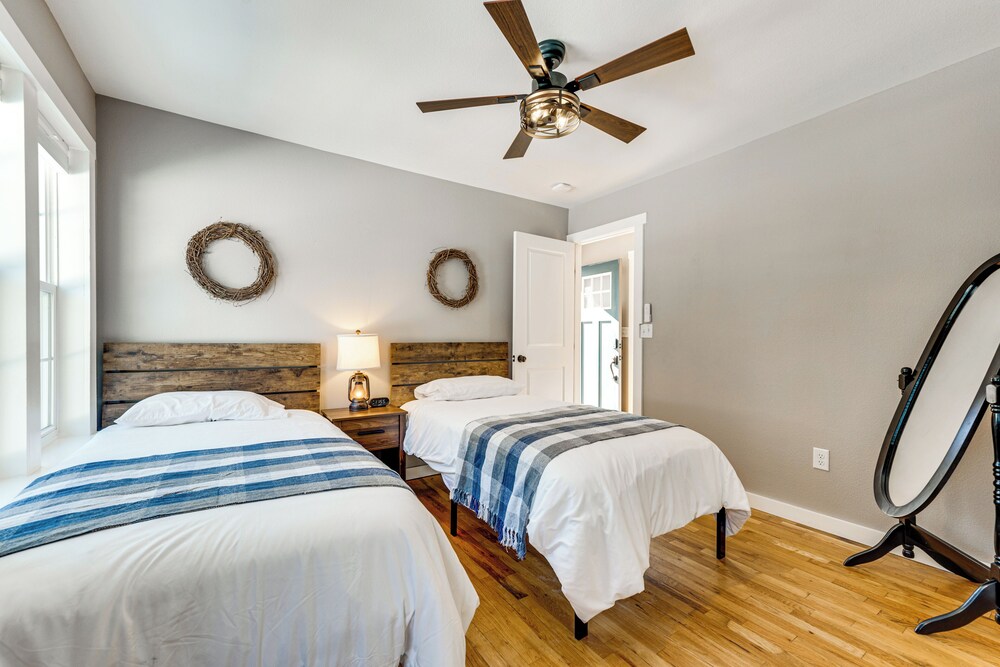 Steps to Estes Lake: Mtn-view Hideaway w/ Hot Tub!