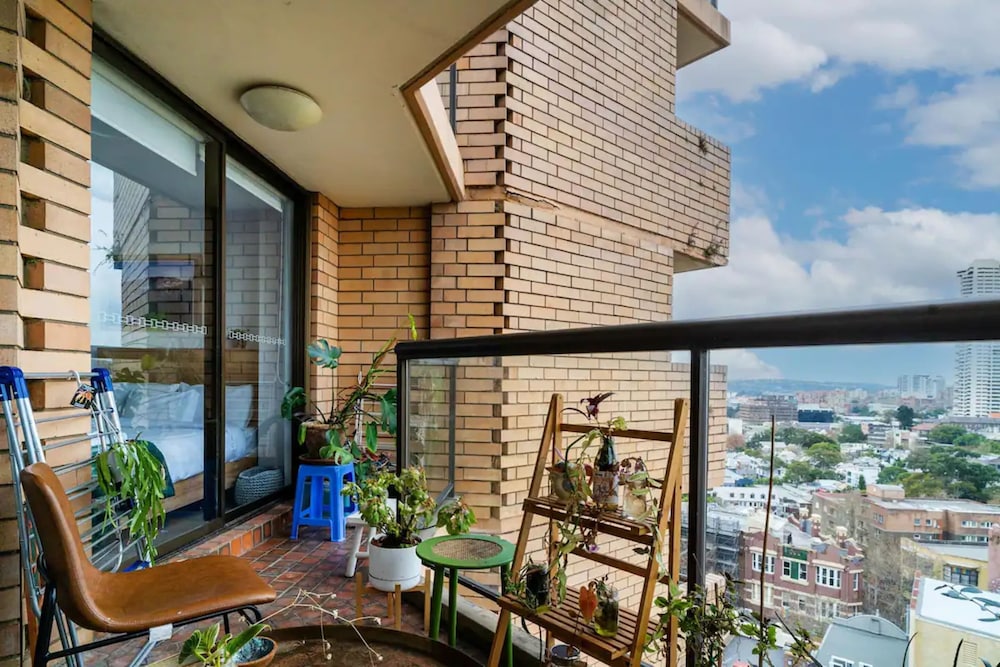Central & Cosy 1BR Overlooking the City