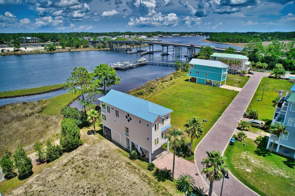 Riverfront Carrabelle Home w/ Furnished Patio! view 5