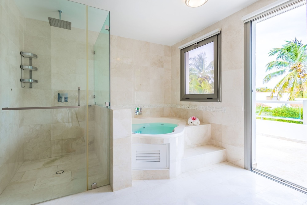 Villa Desiree 5BR Cocotal Luxury Villa Pool Maid