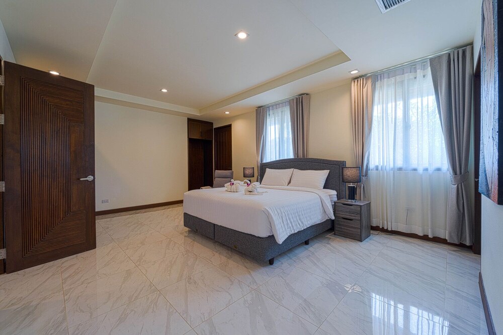 Luxury 5 Bedroom Villa nr to Beach - SRS view 5