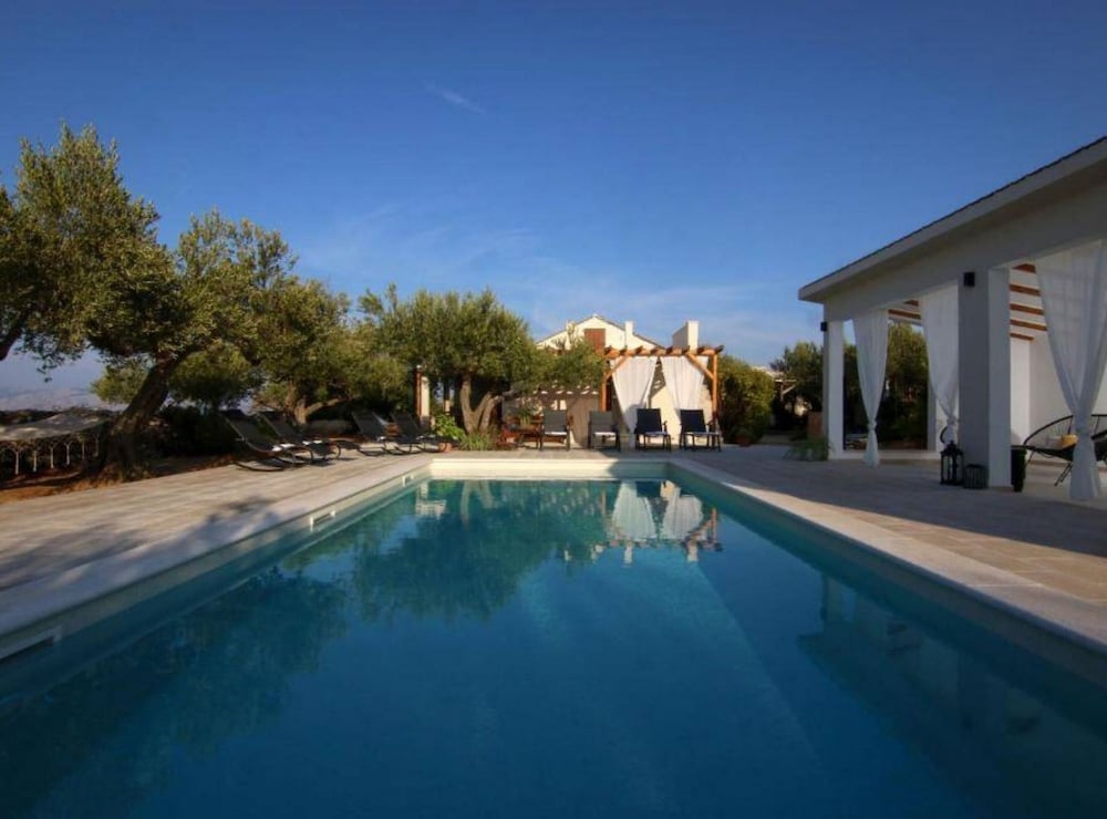 Secluded Oasis With Pool, Outdoor Kitchen, & Landscaped Terraces