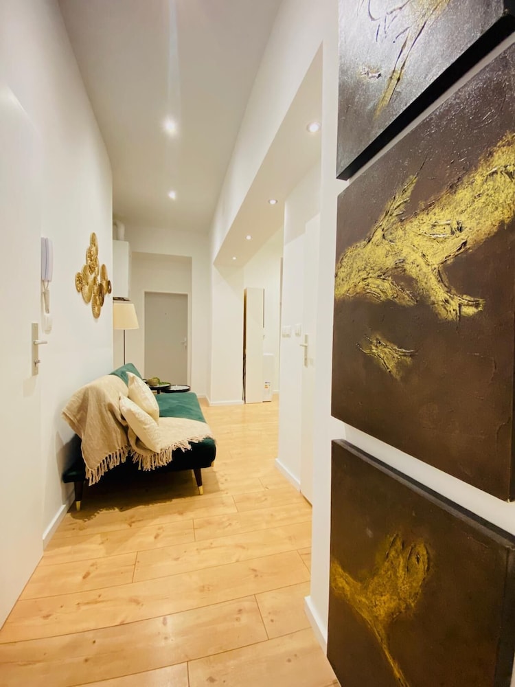 Comfy and Scenic 4BR Stay in Ottakring