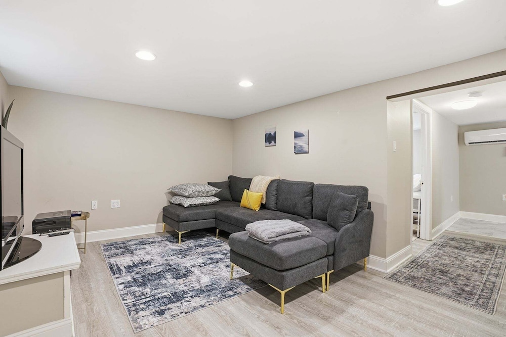 Dc Area Bungalow Near Shops And Dining 3 Bedroom Home