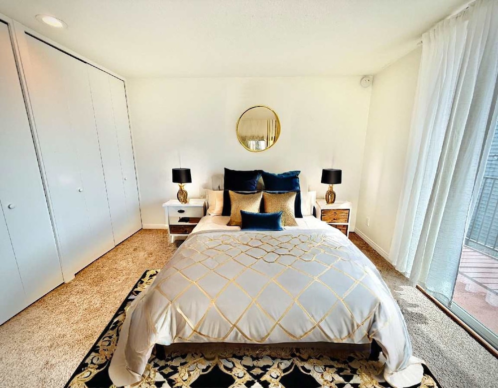 Mission Beach Bayfront Two-story bay View Condo