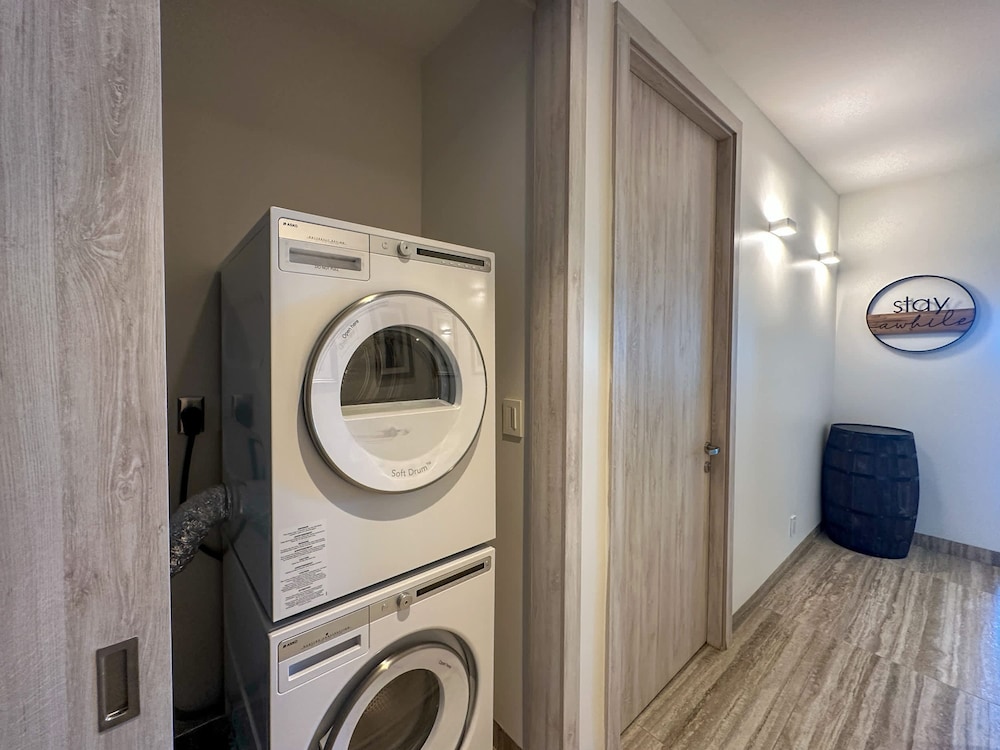 2BR Iconic Oceanfront Escape