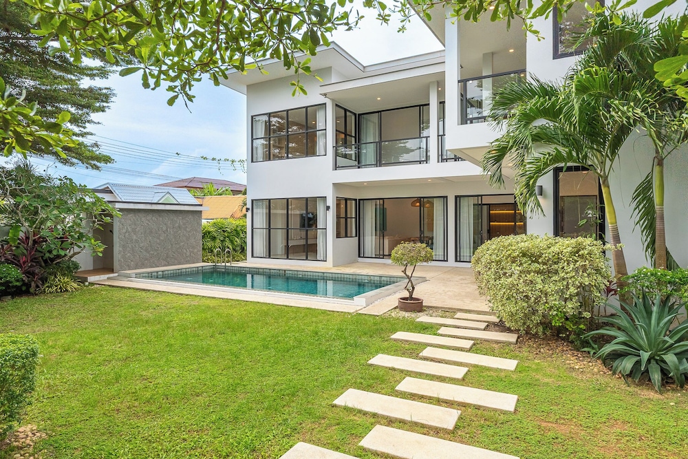One of Phukets Best Villas V212