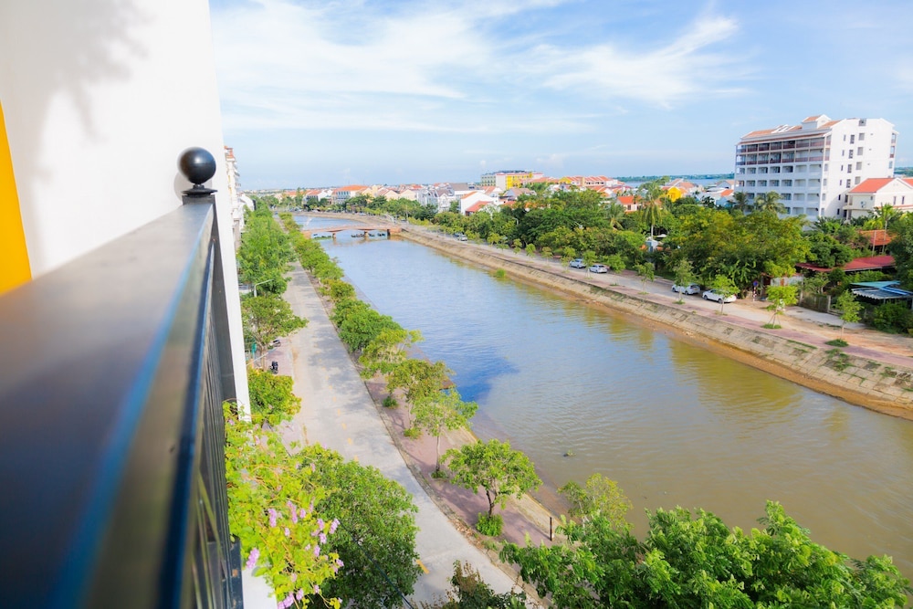 Royal Riverside Hoi An Hotel