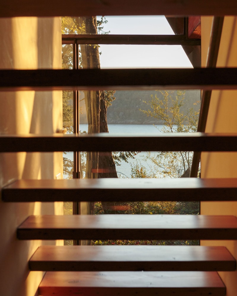 Conner Glass Cabin by Boutique