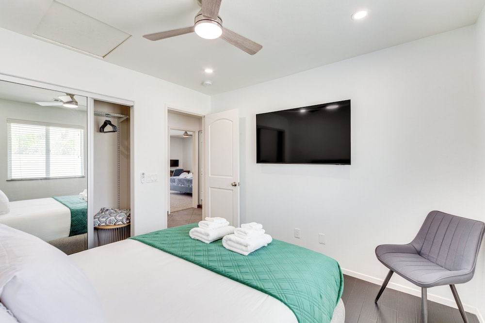 Outdoor Entertainment: Palm Springs Group Escape