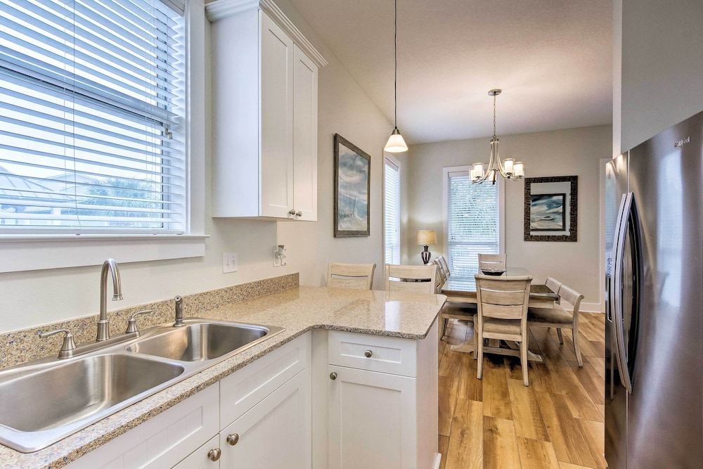 Spacious Miramar Beach Cottage w/ Beach Access! view 4