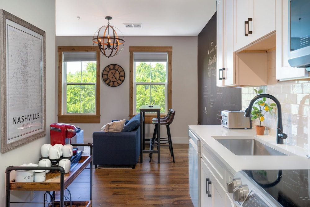 Charming Nashville at the 1865 view 5