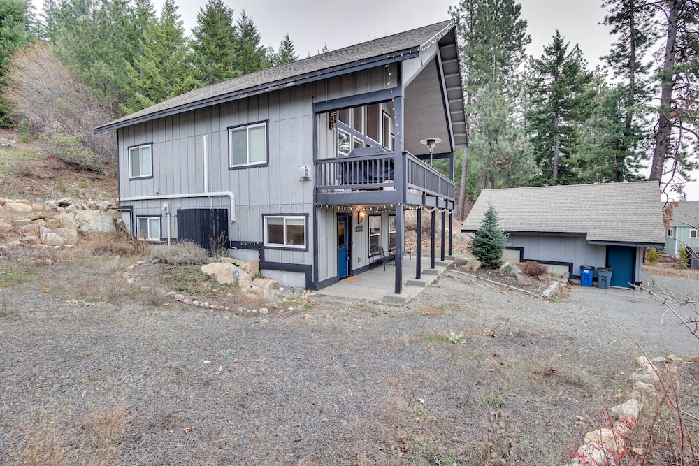 Cabin w/ Hot Tub & Fire Pit: 2 Mi to Cle Elum Lake view 3
