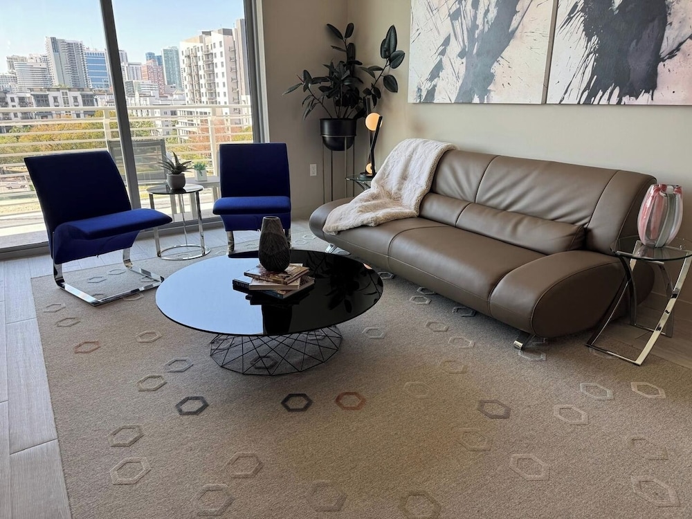 Chic 2BR Downtown Fort Lauderdale Apt w/ Pool