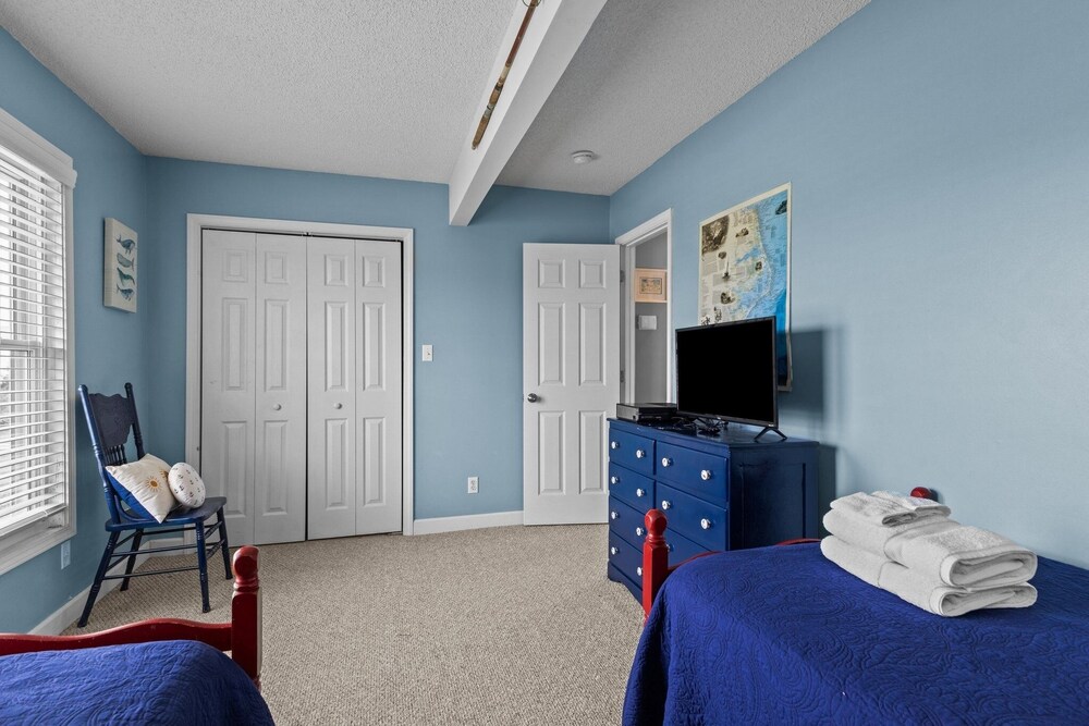 Coastal Tide 3 Bedroom Home by RedAwning view 4
