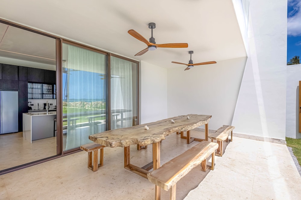 6BR Oceanfront Bliss With Private Chef and Pool
