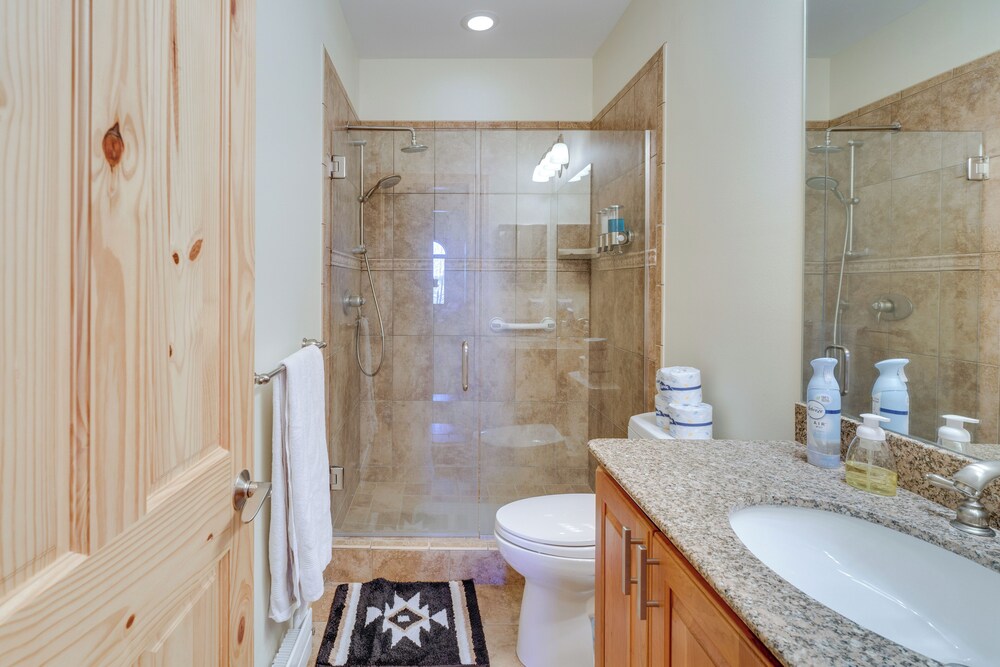 1 Mi to Skiing: Mtn-view Condo in Angel Fire!