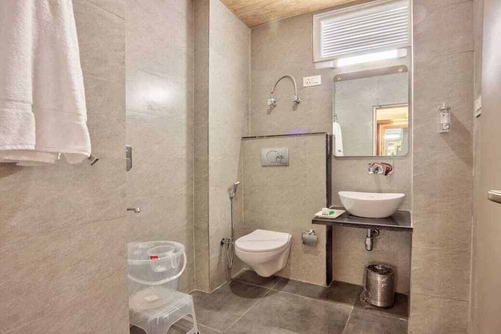 OnlyStay Surya Mall Road Manali