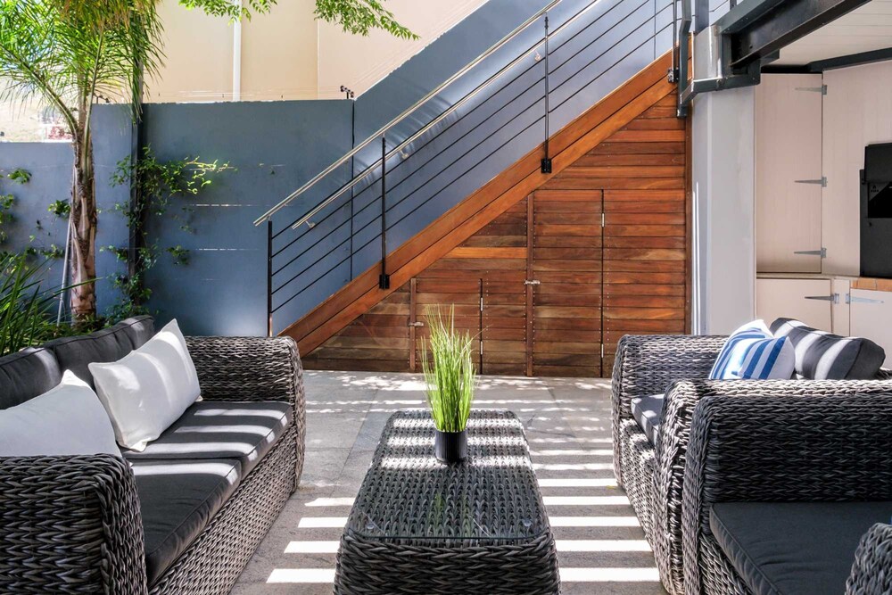 Camps Bay 4bed Villa w Pool Luxe on Central