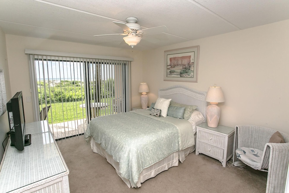 SEA Haven 515 [2/2] Free Activities! & Oceanfront Wifi Pool view 4