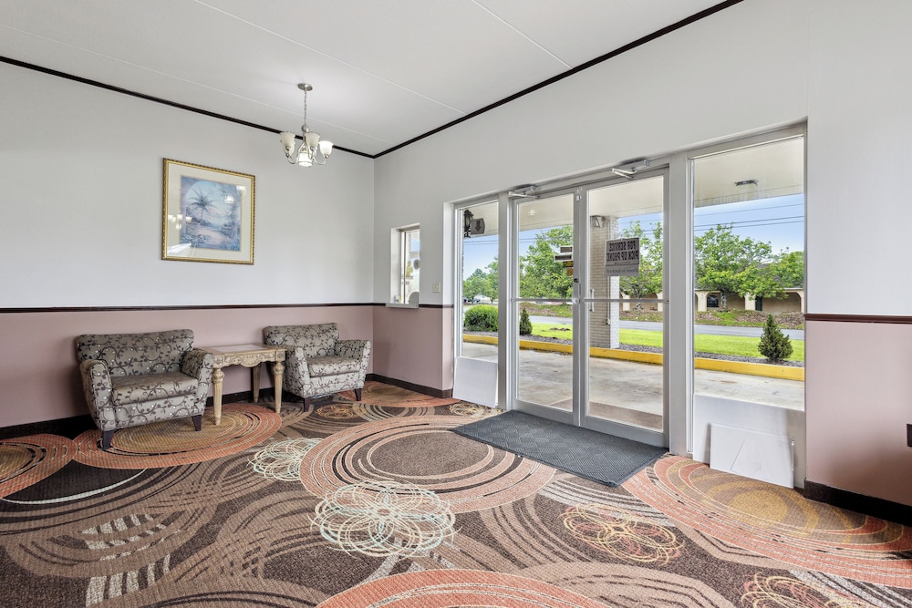 Relax inn by OYO Greeneville Near Hwy US-321