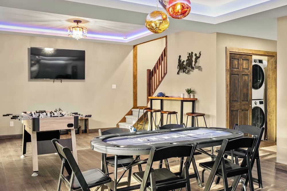 Lakeview Sunset Heaven Waterfront Escape + Private Dock Firepit + Game Room New Construction
