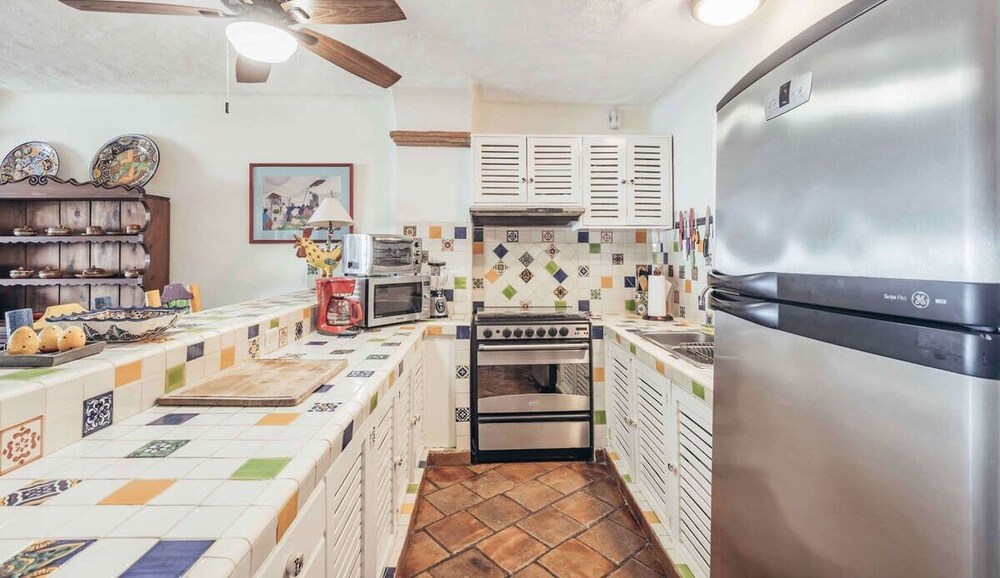 Ocean View 2Br Condo-balcony-beach-pool - 908