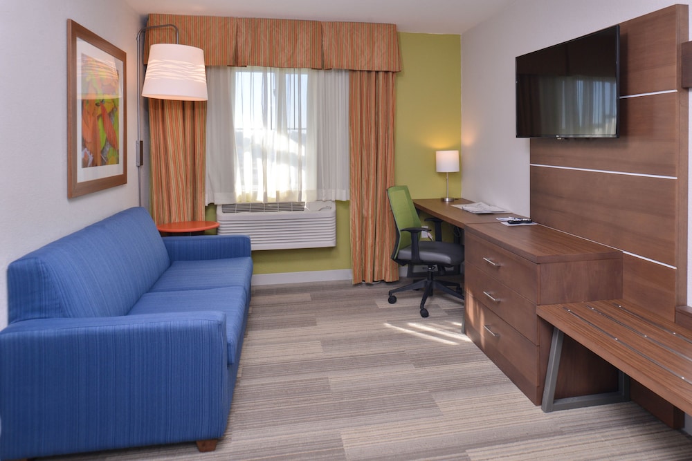 Stevens Point Vacations - Holiday Inn Express and Suites Stevens Point, an IHG Hotel - Property Image 25