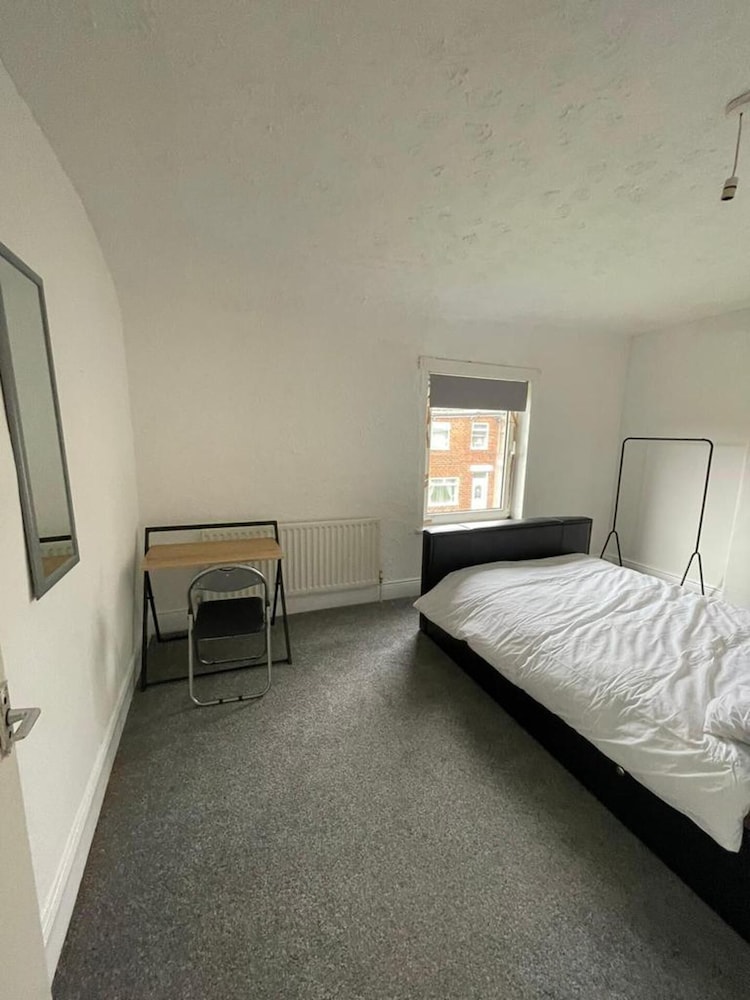 Lovely and Bright 2 bed House view 2