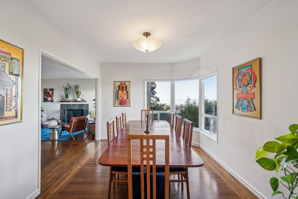 Charming 1933 Ridge-top Home With Stunning Views 4 Bedroom Home