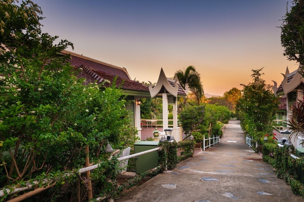 Thirty Degrees in February, Khao Tao, Hua Hin