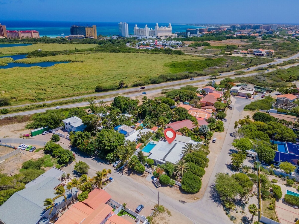 New 5 Bedroom Private Pool Near Superfood