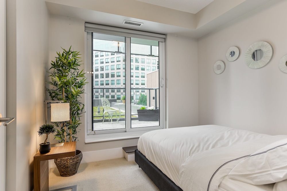 QuickStay - Breathtaking 3-Bedroom in the Heart of Downtown - Image 2