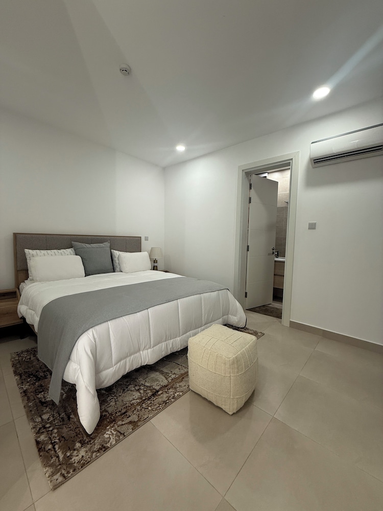 Kinville Suites - Cantonment Living