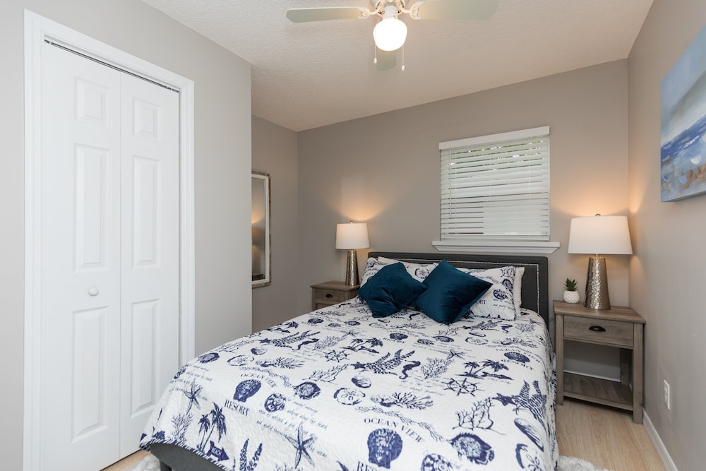 Charming Downtown Cottage 3 Bedroom Home