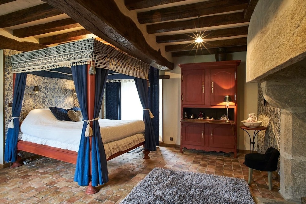 Manoir de la Senechaussee de Lantiern view 2