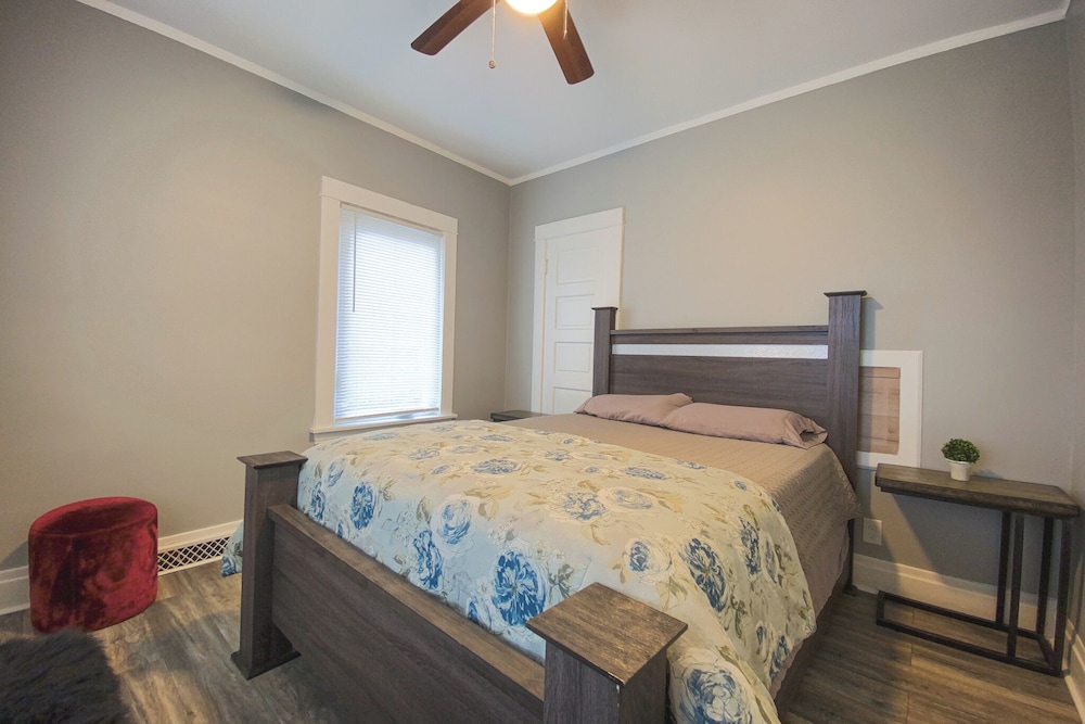 Large 6Br, 2Ba Close To Niagara Falls