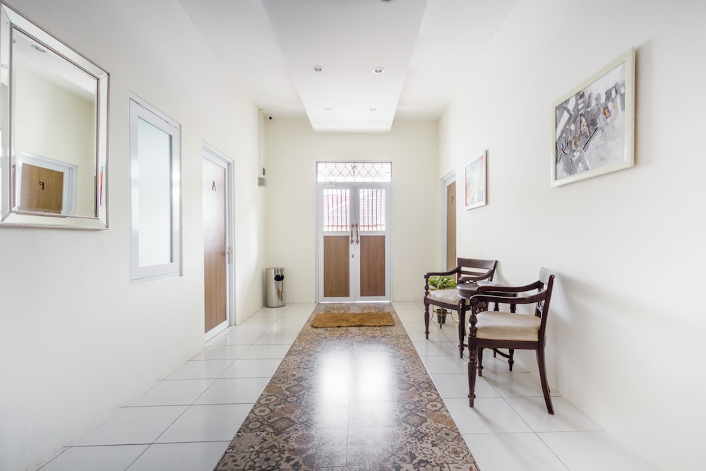 OYO 2975 House Of Mahira Syariah view 4