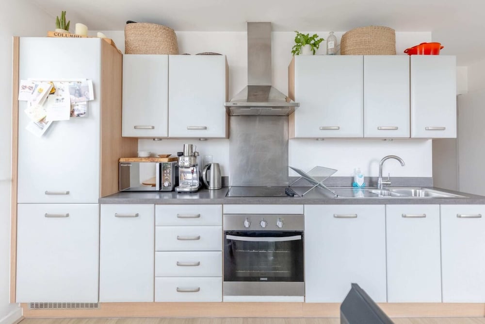 Funky 1BD High-rise Flat W/city Views, Angel!