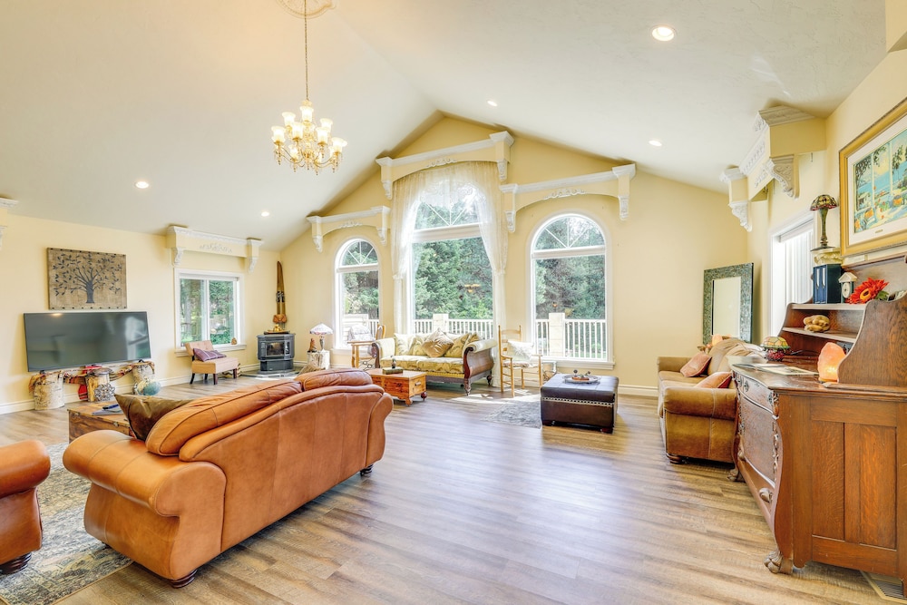 Retreat & Event Villa: Lake Access