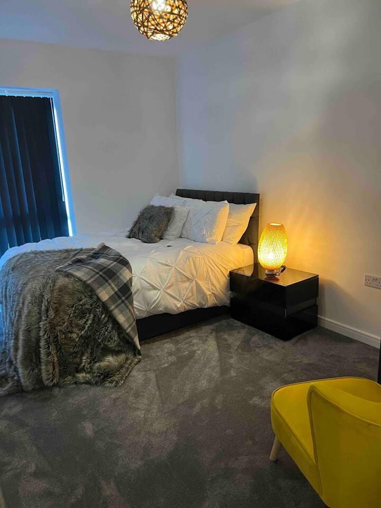 Stunning 2-bed Apartment in Grays view 4
