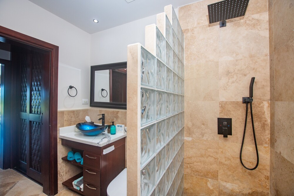 Pristine Bay 1005- Villa Loce 4 Bedroom Home